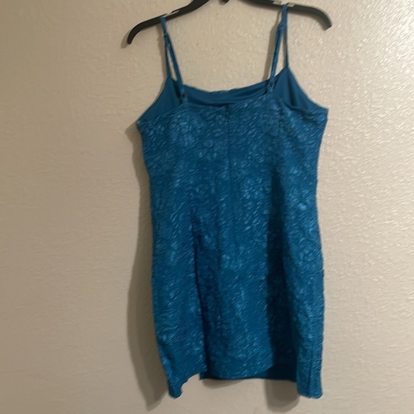 Live to be spoiled. Floral textured bodycon mini dress - Picture 4 of 9